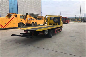 新城非事故拖车