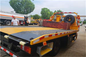 新城附近拖车电话号码服务